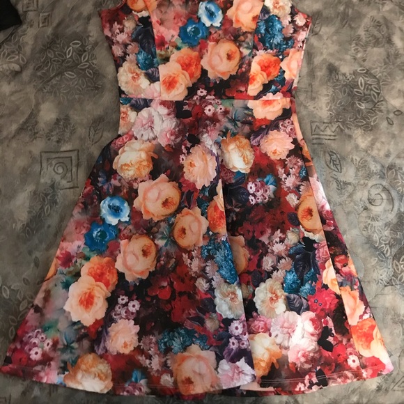 Sleeveless Floral summer dress - Picture 6 of 6